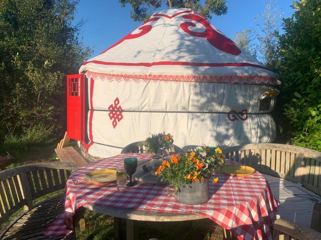 Traditional Yurt @ Longleat Warminster Buitenkant foto